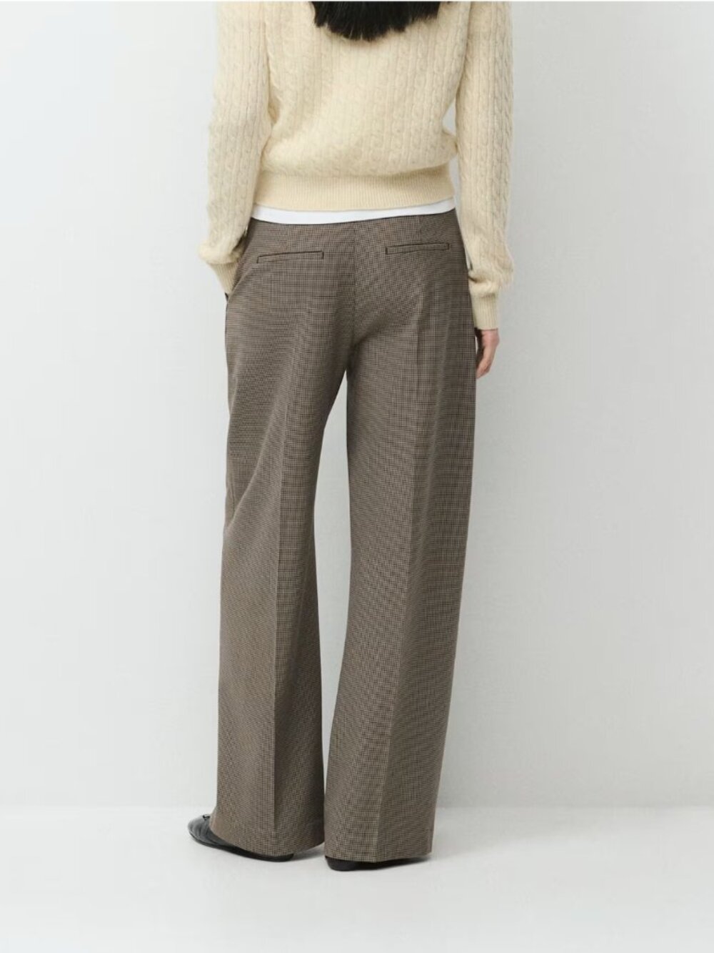 Aritzia Nottingdale Pant in brown and black houndstooth - Picture 4 of 6
